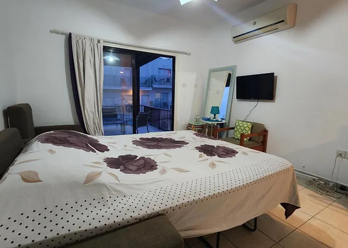 アパート Cozy With Terrace, Sea Views, Near Beaches And Amenities アヤナパ